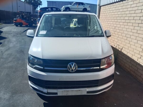 P4896 - Volkswagen transporter 2019 White Wrecking