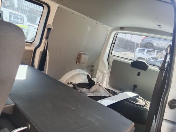 P4896 - Volkswagen transporter 2019 White Wrecking - Image 5
