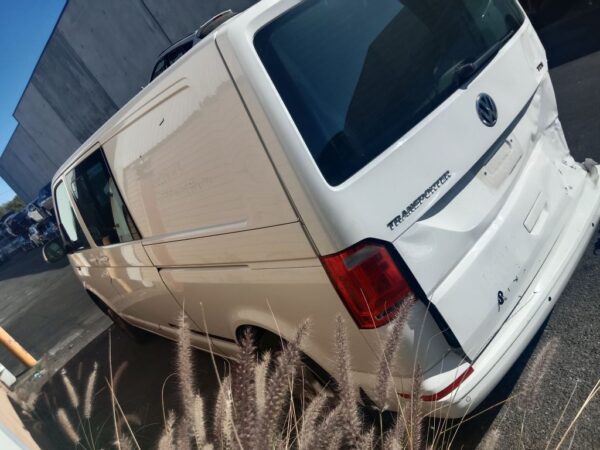 P4896 - Volkswagen transporter 2019 White Wrecking - Image 10