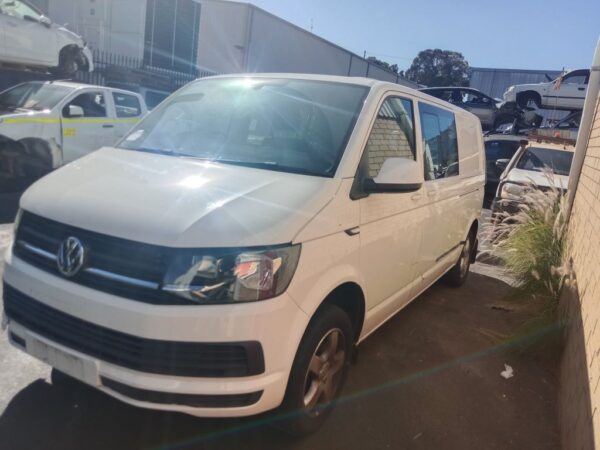 P4896 - Volkswagen transporter 2019 White Wrecking - Image 12