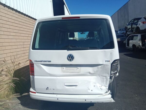 P4896 - Volkswagen transporter 2019 White Wrecking - Image 13