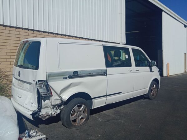P4896 - Volkswagen transporter 2019 White Wrecking - Image 14