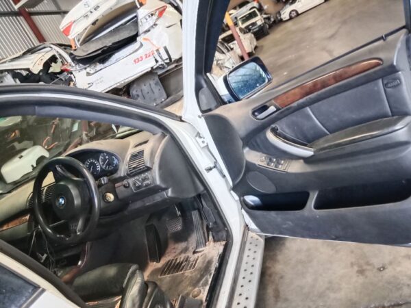 P4898 - BMW E53 X5 2006 White Wrecking - Image 6