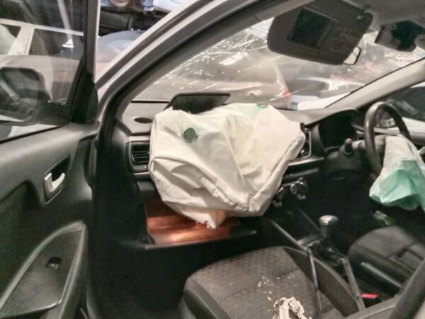 P4899 - Kia Rio 2017 Silver Wrecking - Image 8
