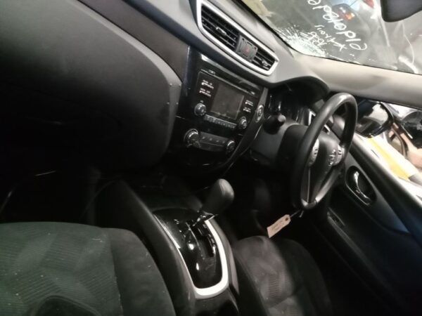 P4901 - Nissan X-Trail 2015 White Wrecking - Image 3