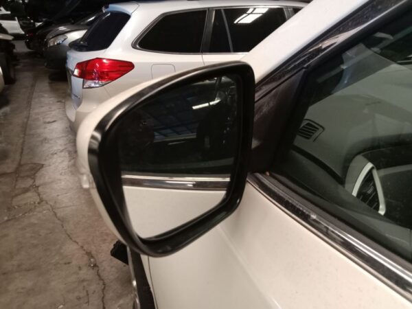 P4901 - Nissan X-Trail 2015 White Wrecking - Image 8