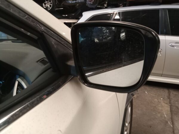 P4901 - Nissan X-Trail 2015 White Wrecking - Image 9