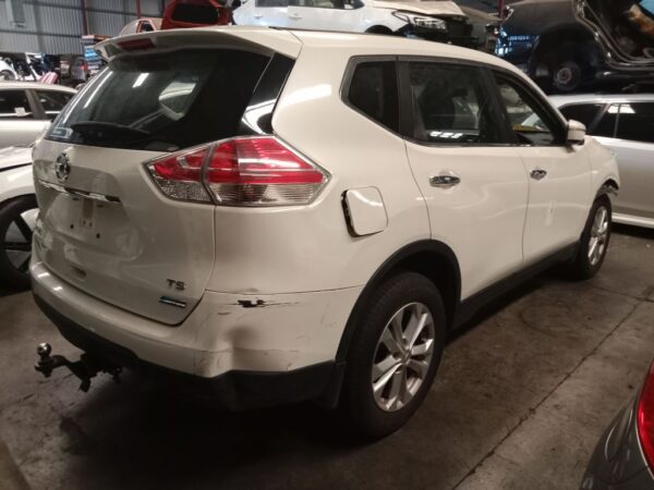 P4901 - Nissan X-Trail 2015 White Wrecking - Image 14