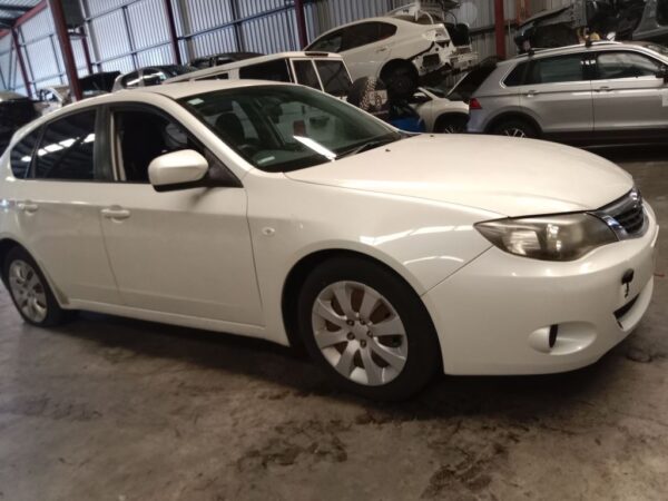 P4902 - Subaru Impreza 2007 White Wrecking - Image 9