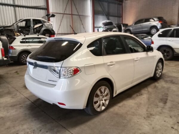P4902 - Subaru Impreza 2007 White Wrecking - Image 11