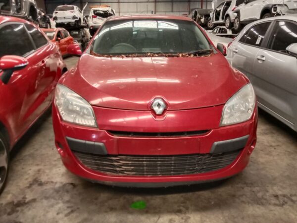 P4904 - Renault Megane 2011 Red Wrecking
