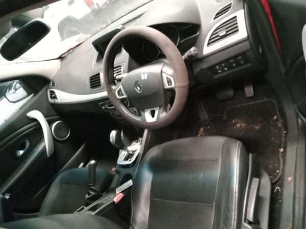 P4904 - Renault Megane 2011 Red Wrecking - Image 4