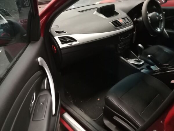 P4904 - Renault Megane 2011 Red Wrecking - Image 6