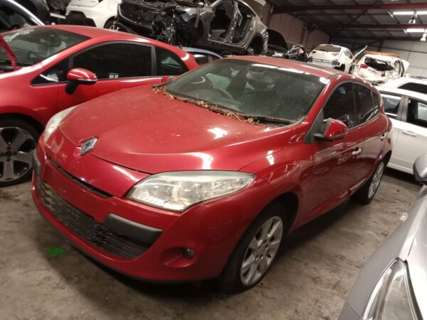 P4904 - Renault Megane 2011 Red Wrecking - Image 12
