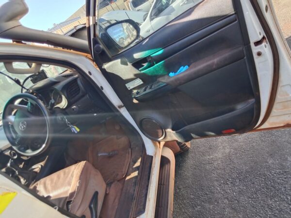 P4905 - Toyota Hilux 2021 White Wrecking - Image 3