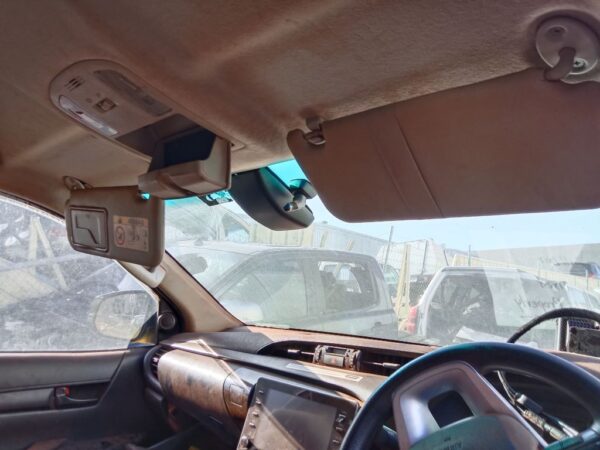 P4905 - Toyota Hilux 2021 White Wrecking - Image 4