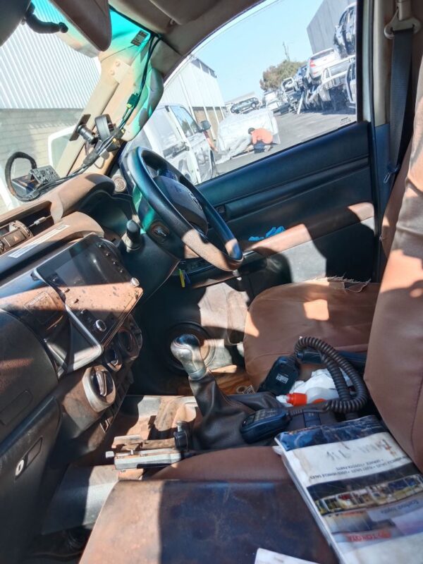 P4905 - Toyota Hilux 2021 White Wrecking - Image 5