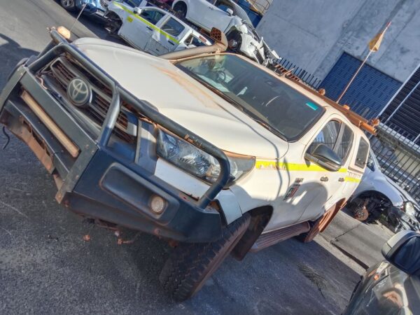 P4905 - Toyota Hilux 2021 White Wrecking - Image 16
