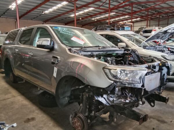 P4908 - Ford Ranger 2019 Grey Wrecking