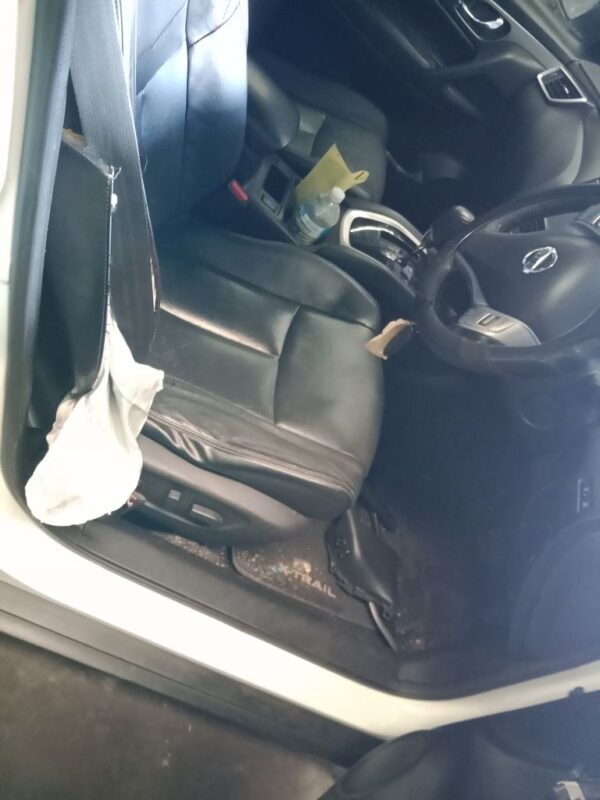 P4909 - Nissan X-Trail 2015 White Wrecking - Image 4