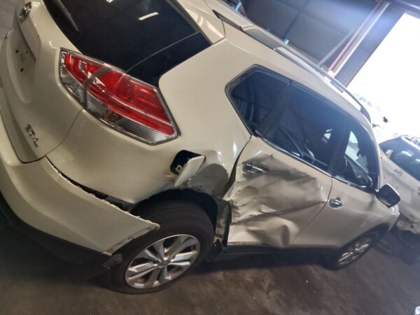P4909 - Nissan X-Trail 2015 White Wrecking - Image 6
