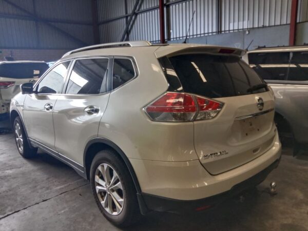P4909 - Nissan X-Trail 2015 White Wrecking - Image 8