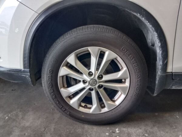 P4909 - Nissan X-Trail 2015 White Wrecking - Image 10