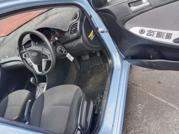 P4910 - Hyundai accent 2012 Blue Wrecking - Image 2