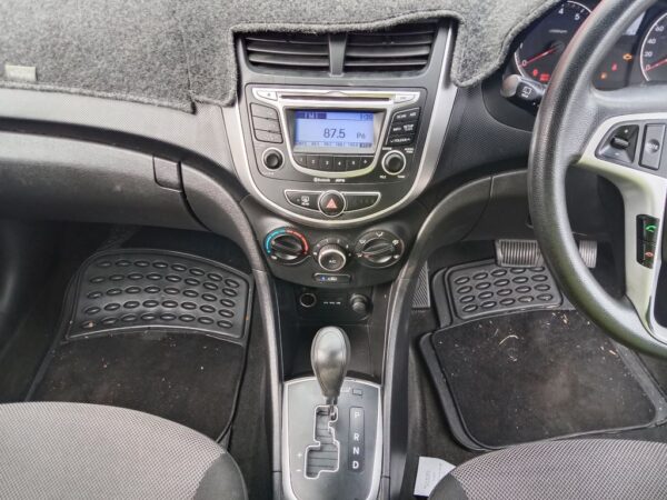 P4910 - Hyundai accent 2012 Blue Wrecking - Image 3