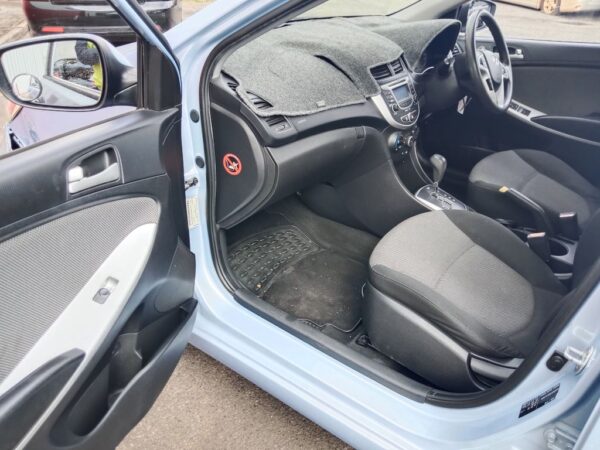 P4910 - Hyundai accent 2012 Blue Wrecking - Image 7