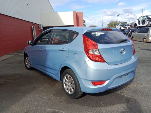 P4910 - Hyundai accent 2012 Blue Wrecking - Image 10