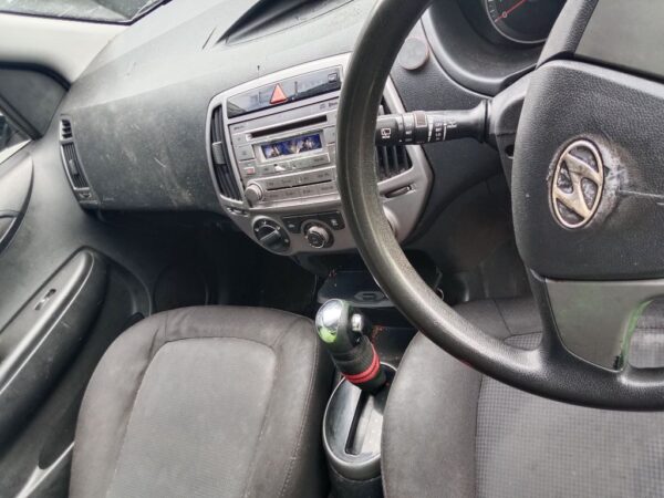 P4911 - Hyundai i20 2015 White Wrecking - Image 5