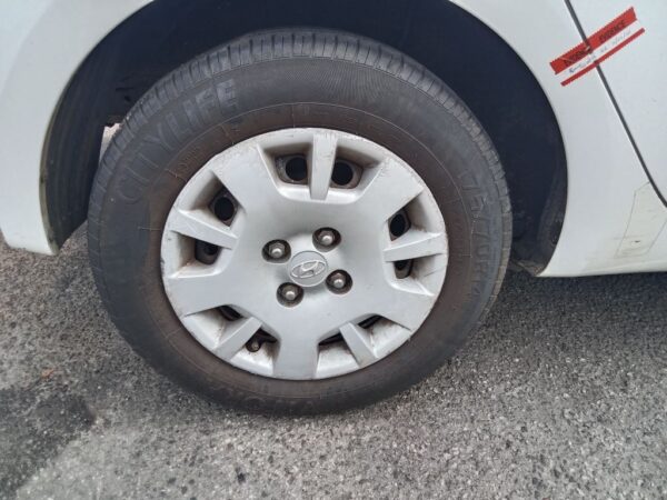 P4911 - Hyundai i20 2015 White Wrecking - Image 10