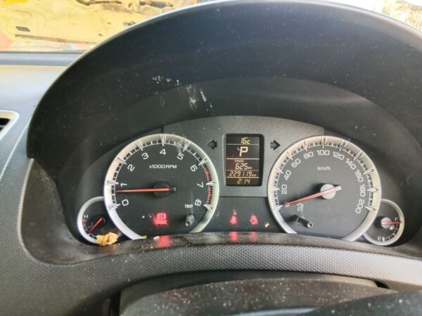 P4912 - Suzuki Swift 2014 White Wrecking - Image 2