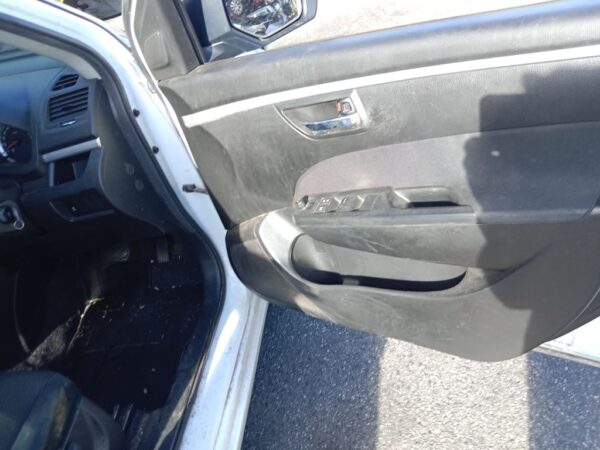 P4912 - Suzuki Swift 2014 White Wrecking - Image 7