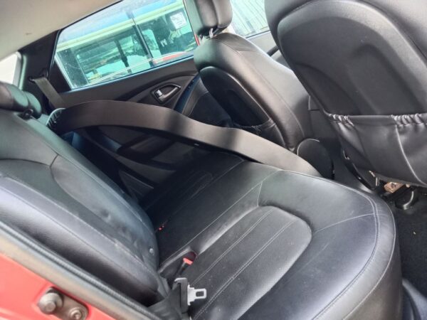 P4913 - Hyundai IX35 2014 Red Wrecking - Image 4