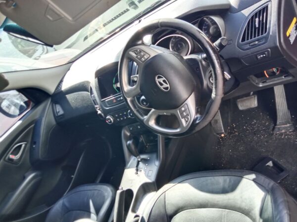 P4913 - Hyundai IX35 2014 Red Wrecking - Image 5