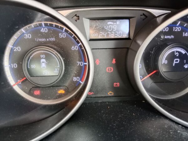 P4913 - Hyundai IX35 2014 Red Wrecking - Image 6