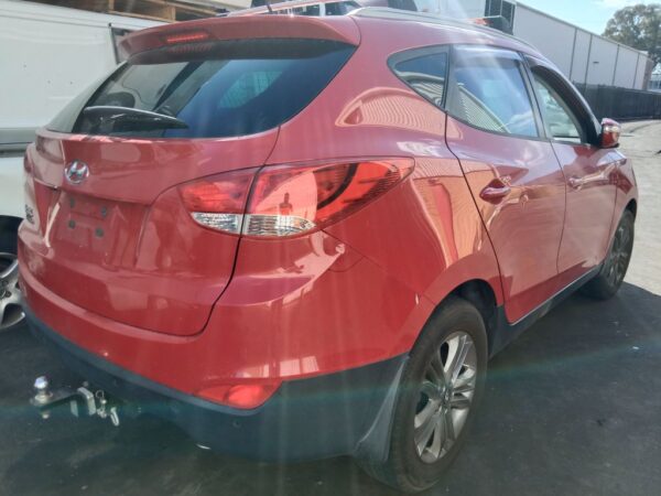 P4913 - Hyundai IX35 2014 Red Wrecking - Image 10