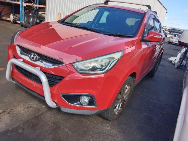 P4913 - Hyundai IX35 2014 Red Wrecking - Image 16