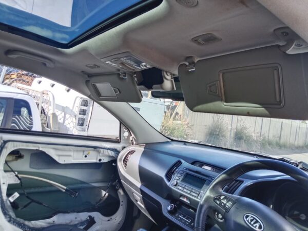P4914 - Kia Sportage 2012 White Wrecking - Image 4