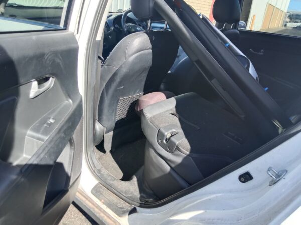 P4914 - Kia Sportage 2012 White Wrecking - Image 6