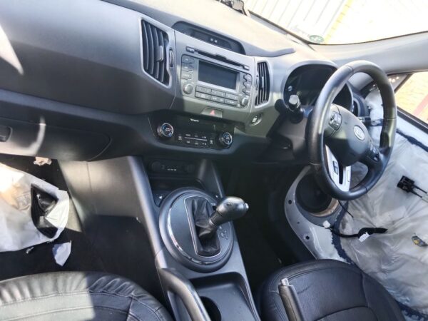 P4914 - Kia Sportage 2012 White Wrecking - Image 7