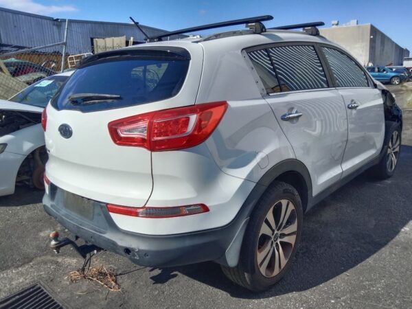 P4914 - Kia Sportage 2012 White Wrecking - Image 13