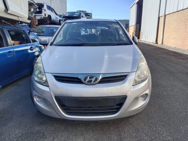 P4915 - Hyundai i20 2011 Silver Wrecking