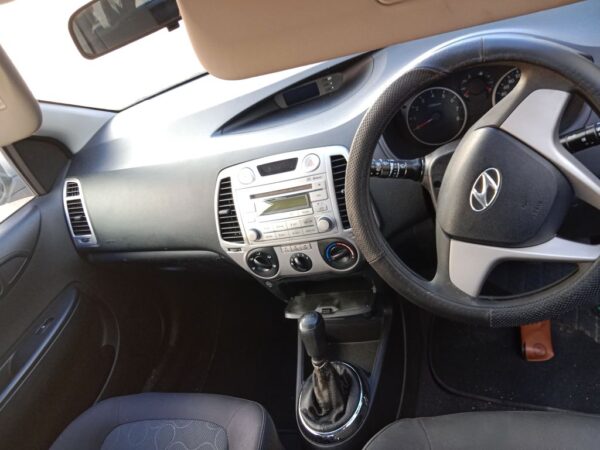 P4915 - Hyundai i20 2011 Silver Wrecking - Image 5
