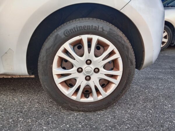 P4915 - Hyundai i20 2011 Silver Wrecking - Image 8