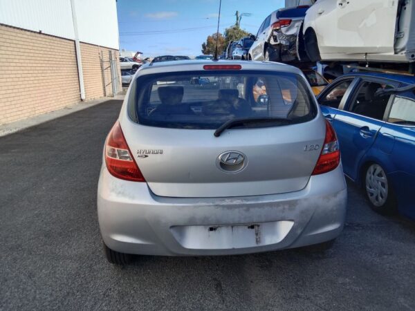 P4915 - Hyundai i20 2011 Silver Wrecking - Image 13