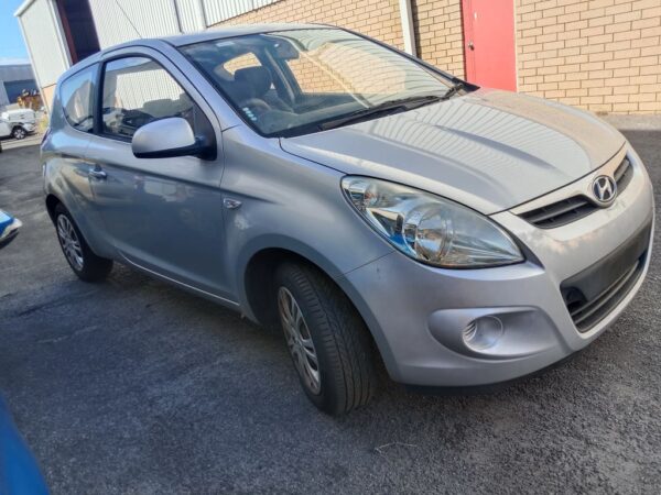 P4915 - Hyundai i20 2011 Silver Wrecking - Image 15