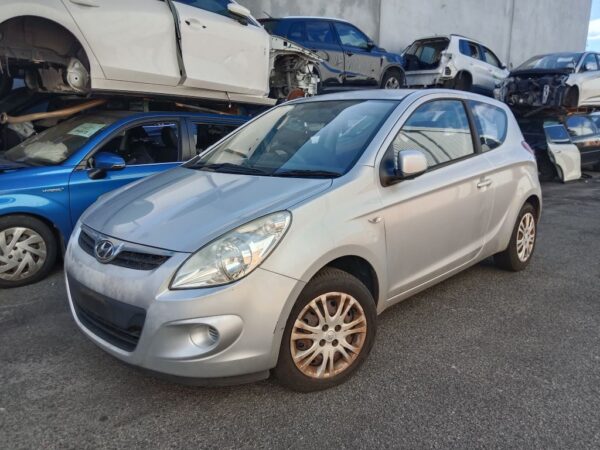 P4915 - Hyundai i20 2011 Silver Wrecking - Image 16